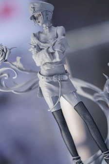 A multi-angle view of Osaki Nana’s gray model