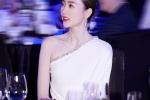 Tong Yao's elegant and sexy photo in off-shoulder white dress