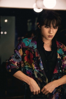 Yi Yang Qianxi’s behind-the-scenes photos of Double Eleven