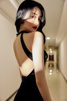 週潔瓊露背旗袍魅惑性感寫真