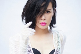 性感美女明星余男壁纸图片