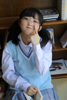 Sweet and artistic photos of playful and cute student girls