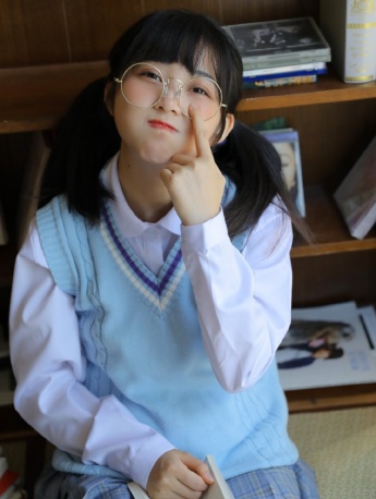 Sweet and artistic photos of playful and cute student girls
