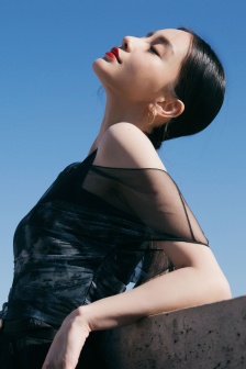 Yang Ying curved screen HD mobile wallpaper