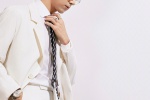 Li Xian handsome photo in white suit