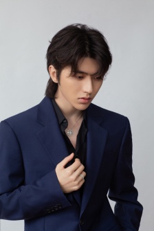 Cai Xukun elegant and handsome photo in blue suit