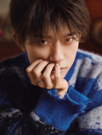 Yi Yangqianxi's handsome and sunny photo in spring