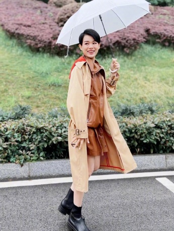 胡杏兒短髮短裙氣質性感圖片