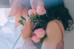 清冷气质美女小露香肩性感写真