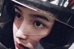 戴头盔的女生头像图片