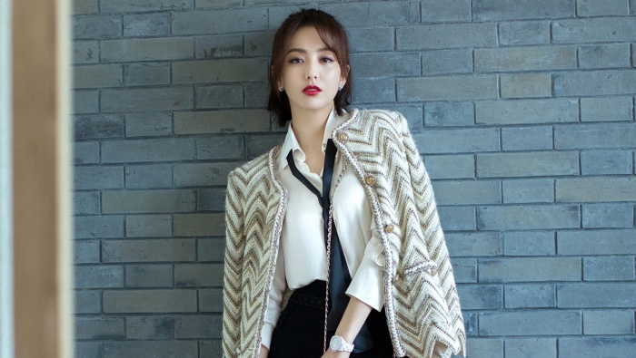 Tong Liya's intellectual temperament photo HD desktop wallpaper