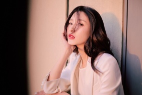 Jiang Shuying light and shadow photo HD desktop wallpaper