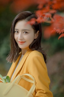 Tong Liya's modern feminine charm and sexy photo