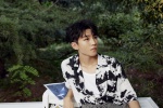 Wang Junkai handsome photo in black and white printed shirt