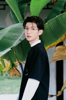 Wang Yuan's handsome photo pictures of tomorrow's creation plan