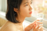 笑容甜美女生吊帶小蠻腰性感寫真