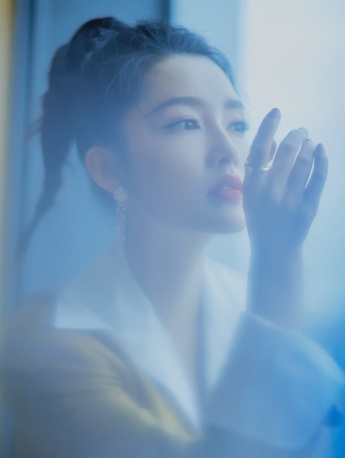 美女李沁性感写真手机壁纸