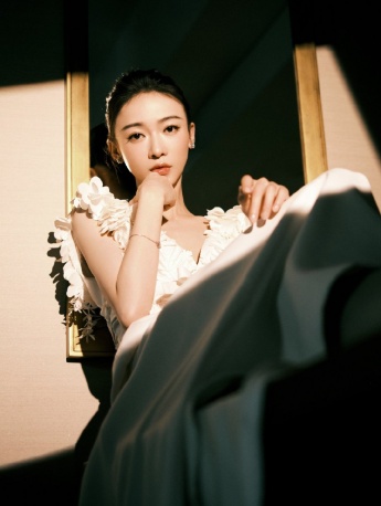 Wu Jinyan's sexy photos at the 2021 Chinese Drama Ceremony