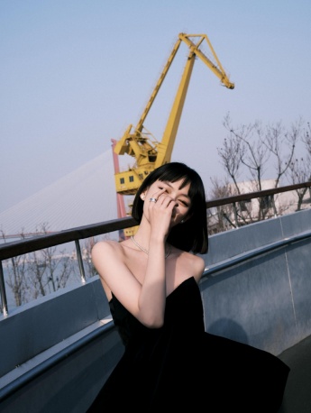 Wen Qi's playful and sexy photo of touching breasts in black