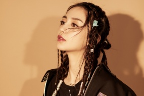 Angelababy个性脏辫时尚写真壁纸