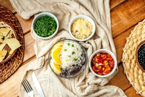 營養豐富的餐桌美食圖片桌麵壁紙