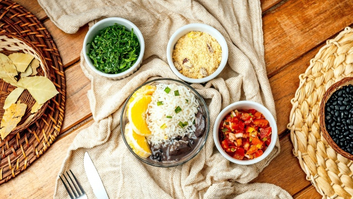 营养丰富的餐桌美食图片桌面壁纸