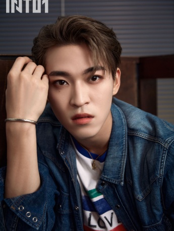 INTO1赞多洒脱率性写真图片