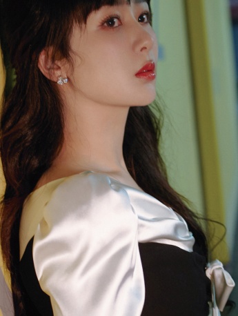 美女杨紫全面屏手机壁纸