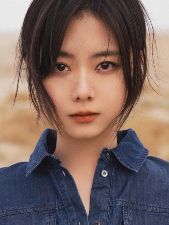 Tan Songyun's desert atmosphere photo pictures