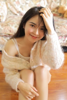 床边吊带美女治愈性感私房写真