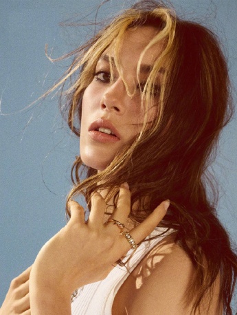 Gu Ailing's Harper's Bazaar photo pictures