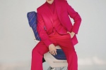 Gong Junmei handsome photo in red suit