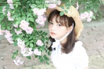 夏季草帽美女唯美花海写真图片