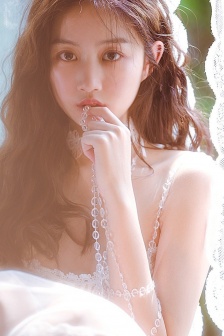 Sexy and enchanting beauty mobile wallpaper