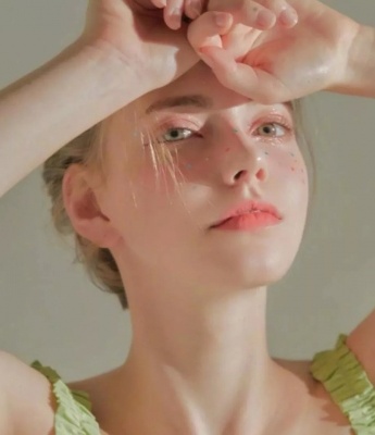 清纯可爱的欧美风高颜值头像图片