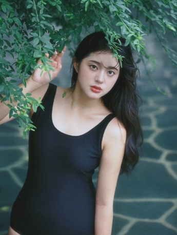 微胖女生性感露背泳衣照写真