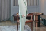 王源马卡龙绿西服帅气写真