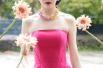 Tang Yan sexy photo in pink tube top dress