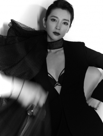 李冰冰深V西装镂空胸衣性感写真图片
