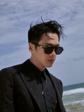 Zhang Ruoyun's handsome photo at GQ Character Festival