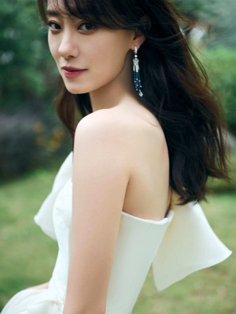 Zhang Xiaofei's sexy pictures at the 34th Golden Rooster Awards