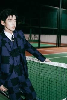 Bai Jingting handsome court photo in printed suit