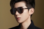 王源眼镜杀儒雅帅气写真