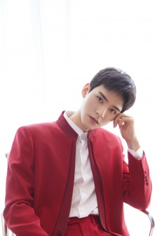 Gong Jun handsome photo pictures in Chinese red suit
