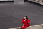 Song Zuer's fashionable and sexy photos on the rooftop
