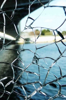 Creative Broken Screen Mobile Wallpaper Pictures