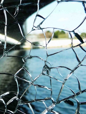 创意碎屏手机壁纸图片