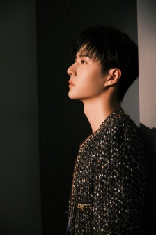 Wang Yibo's handsome photo at Lehua Family Concert