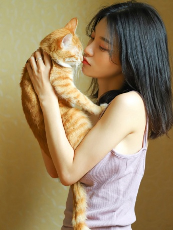 擼貓女孩夏日治癒系性感寫真