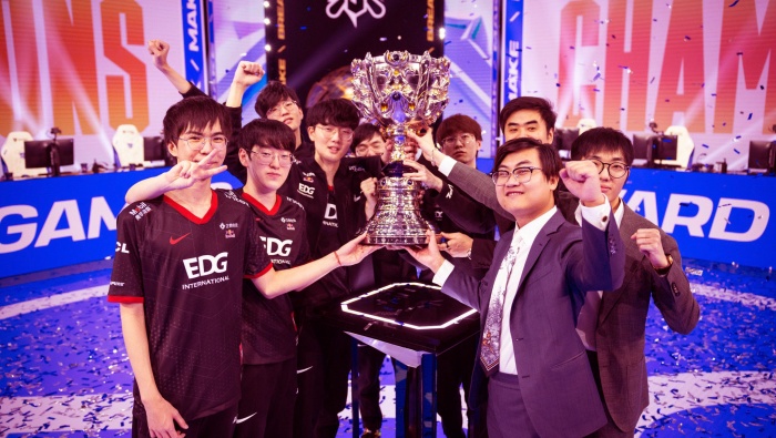 EDG win the championship live celebration computer wallpaper